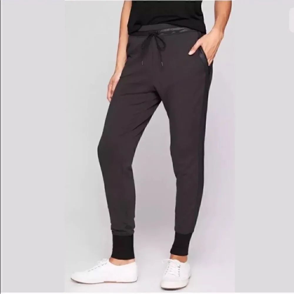 Athleta Shine Coaster Jogger black size medium